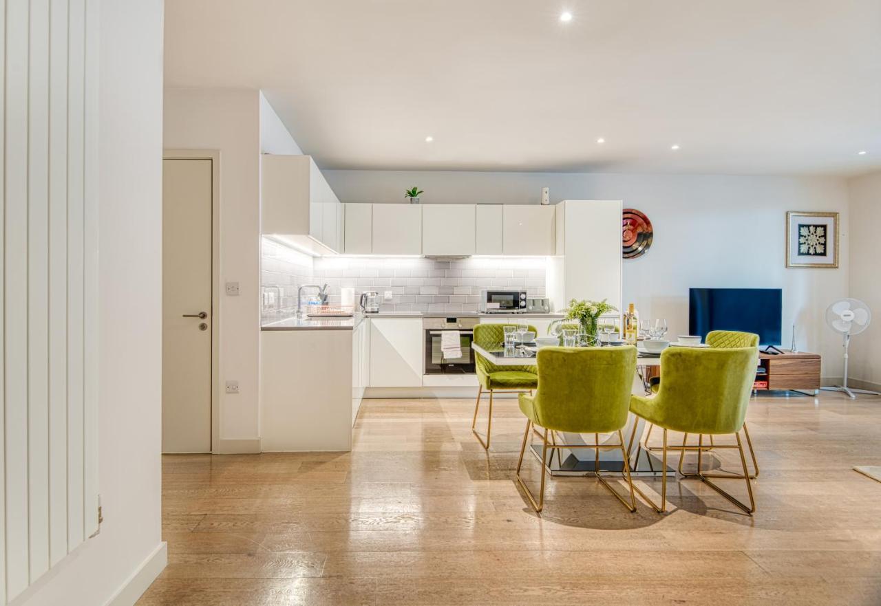 Austin David Apartments Royal Wharf London Eksteriør billede